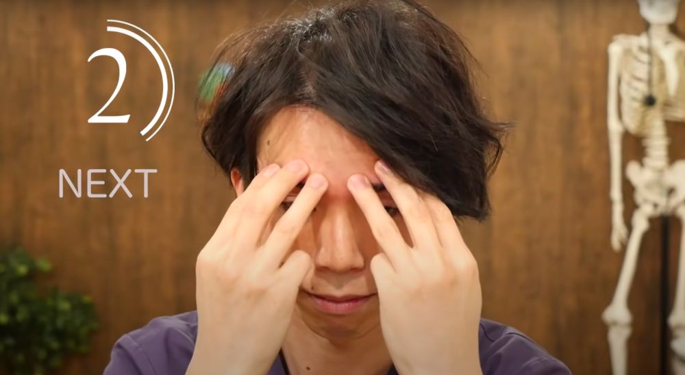 這個動作雙手同樣各需要使用三隻手指。