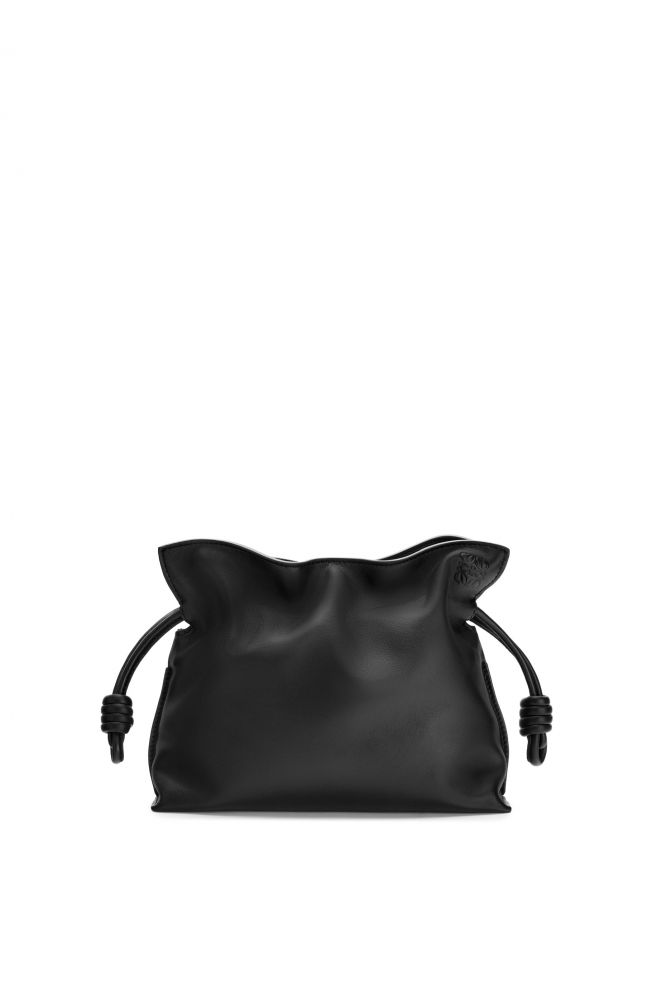 4.LOEWE Flamenco clutch in nappa calfskin 售價HK$ 17,500。Flamenco是LOEWE的長青手袋系列,更在近年的雲朵包熱潮中再次浮現! 4.LOEWE Flamenco clutch in nappa calfskin 售價HK$ 17,500。Flamenco是LOEWE的長青手袋系列,更在近年的雲朵包熱潮中再次浮現!