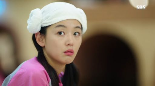 3.注重排毒 除了注重保養問題之外，排毒亦有助令肌膚重現光澤白滑，特別是對於韓國人而言，桑拿的文化相當盛行，基本上平均一至兩周便會前往汗蒸幕！