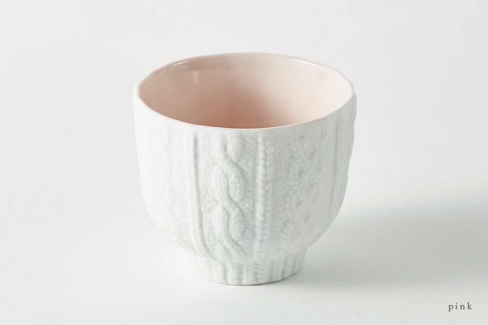 來自愛知縣的 Trace Face 陶瓷家具品牌，Knit Wear 系列主打針織紋設計。$358