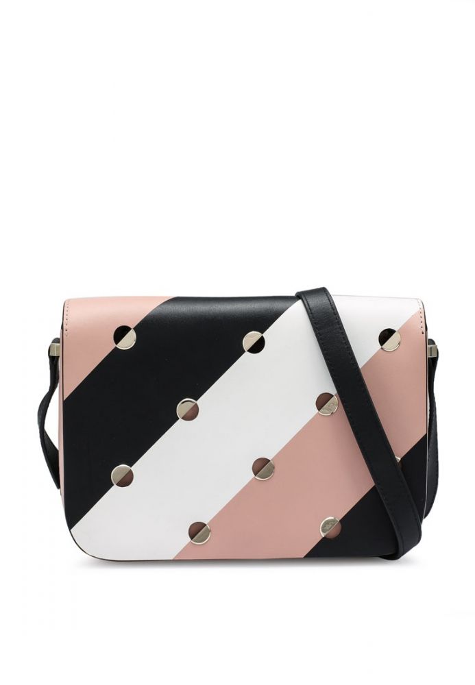 Medium Flap Shoulder Bag | 原價 HK$ 4,929 | 優惠價HK$ 1,491