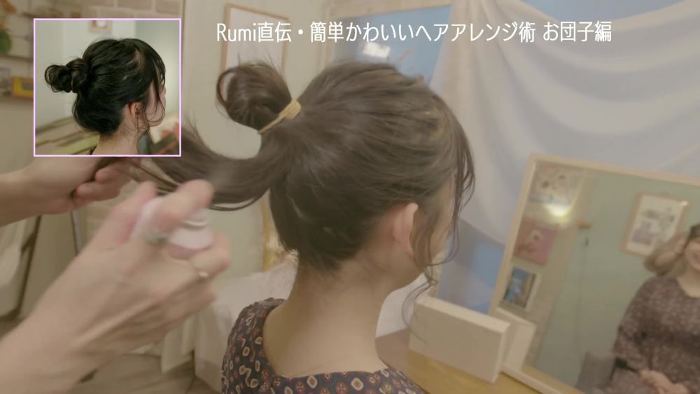 於髮尾再噴定型噴霧，令頭髮不易散開。