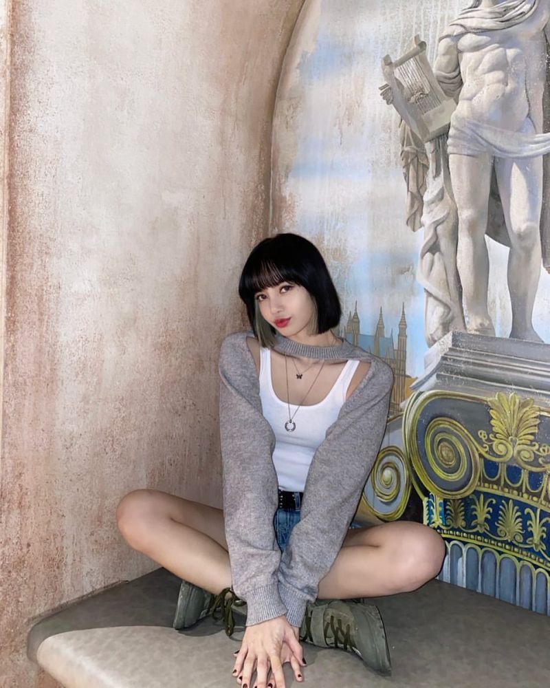 Lisa長期入圍全球百大美女榜單，憑著混血美貌更成為CELINE品牌的繆斯女神。