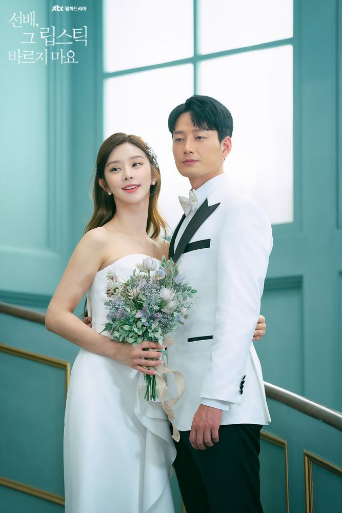 第3名 巨蟹女x摩羯男 對於愛情，巨蟹女很容易胡思亂想、有患得患失的感覺，總希望伴侶可以全天侯陪著自己。而天生穩重負責任的摩羯男則對任何事情謹慎小心，十分注重自己的言行舉止，也能察覺到身邊的細微變化，所以比較容易發現巨蟹女的情緒變化而加以安慰，給予巨蟹女足夠的安全感。