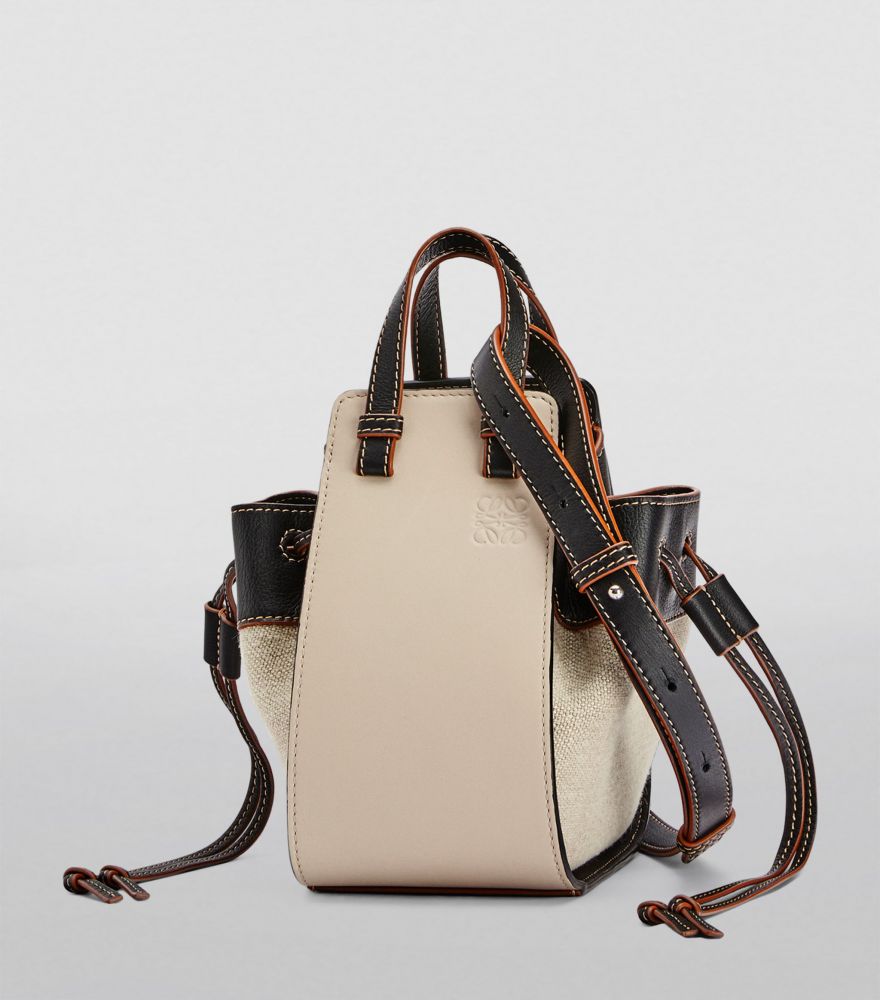 LOEWE Mini Leather and Linen Hammock Bag 網購價HK$11,635 | 香港官網價HK$13,750（84折）