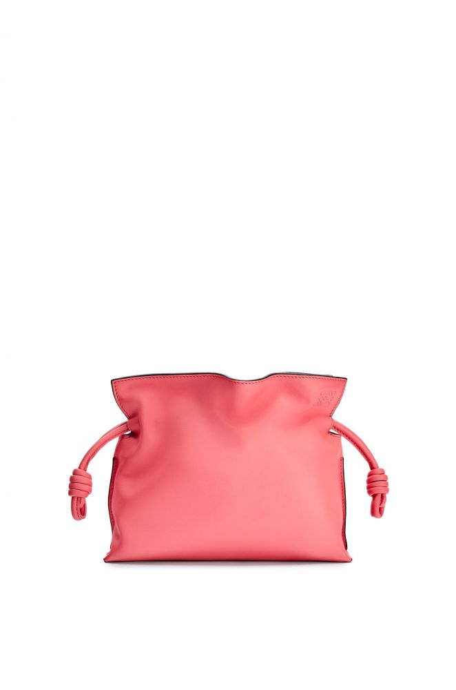 Mini Flamenco clutch in nappa calfskin 香港官網售價 HK$ 13,650（Colour: Coral Pink）