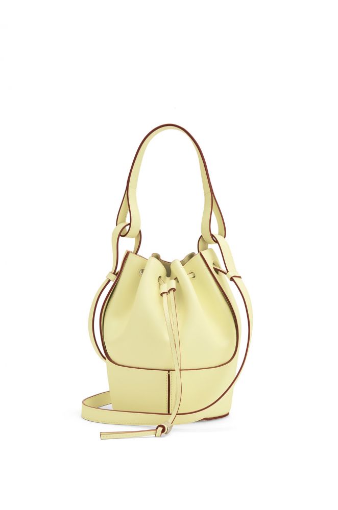 Small Balloon bag in nappa and calfskin 售價HK$ 21,100（Colour: Pale Lime）