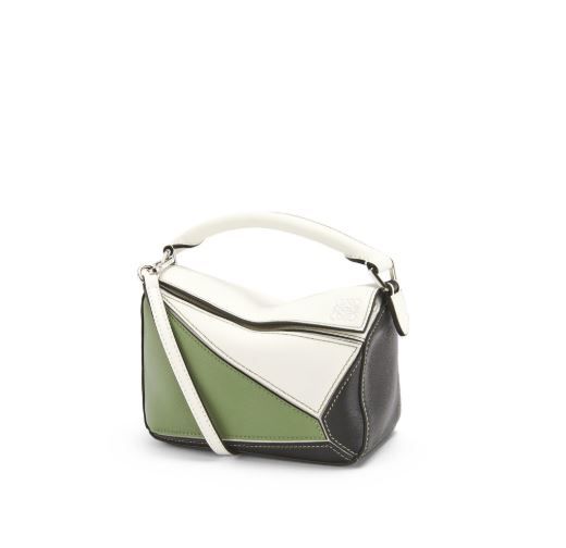 Mini Puzzle bag in classic calfskin 售價HK$ 16,550（Colour: Soft White/ Rosemary）