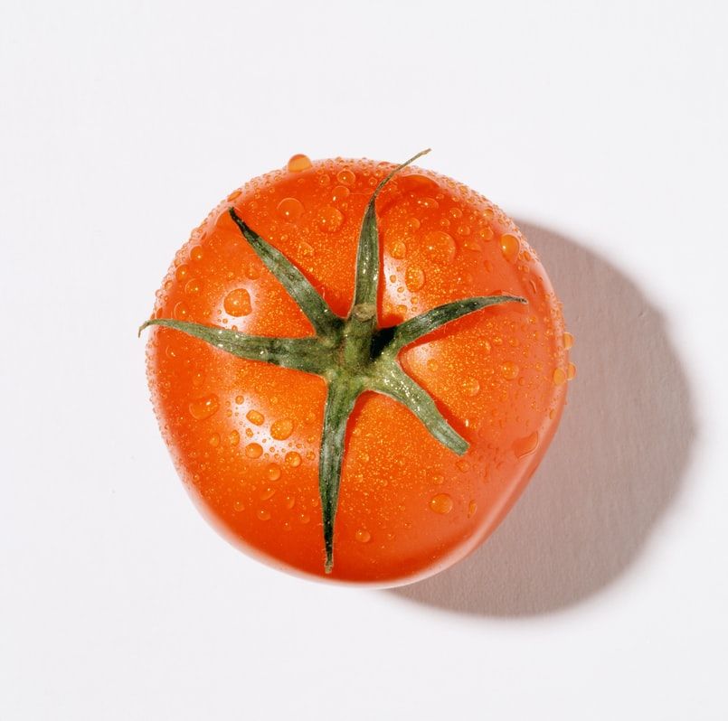 第4餐（小吃）：番茄1個、12顆杏仁。