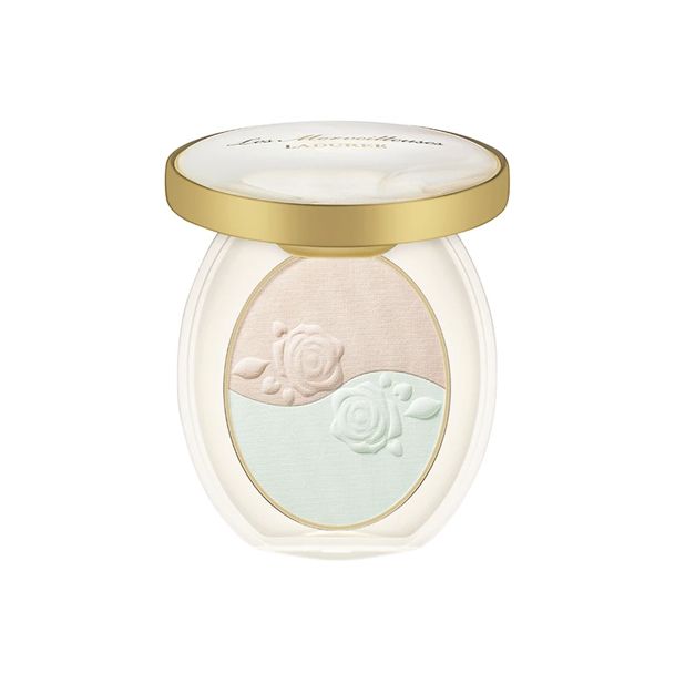 Les Merveilleuses LADURÉE Duo Face Color (5300円/4g)：LADURÉE蜜粉餅為雙色設計，能夠有效修飾毛孔，同時亦能為肌膚保濕，打造透亮肌膚。