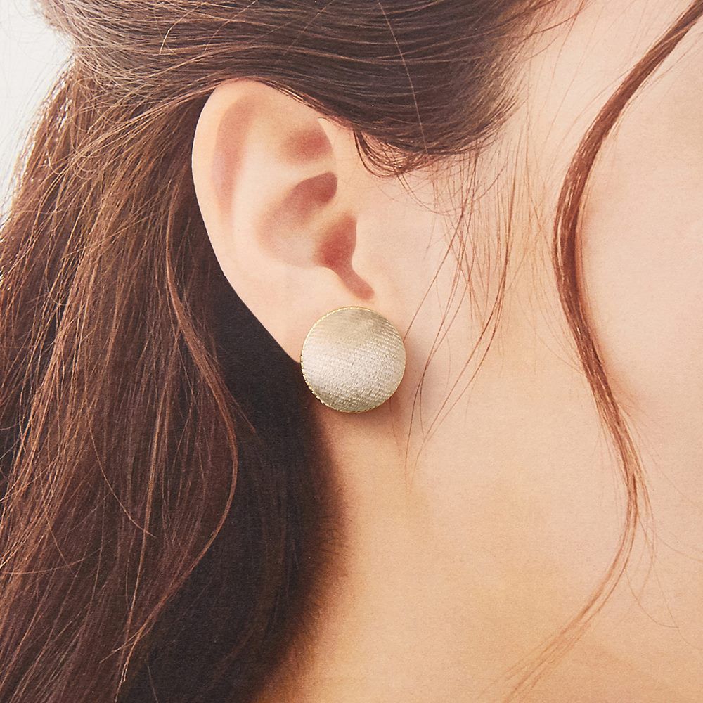 Circle velour clip-on earrings (原價：HK$39/特價：HK$19)