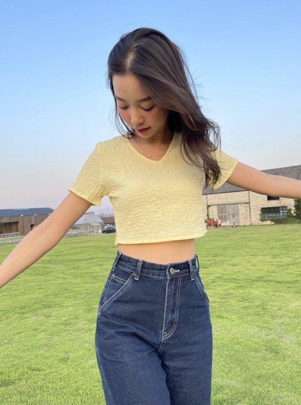 something molly crop top (฿490)