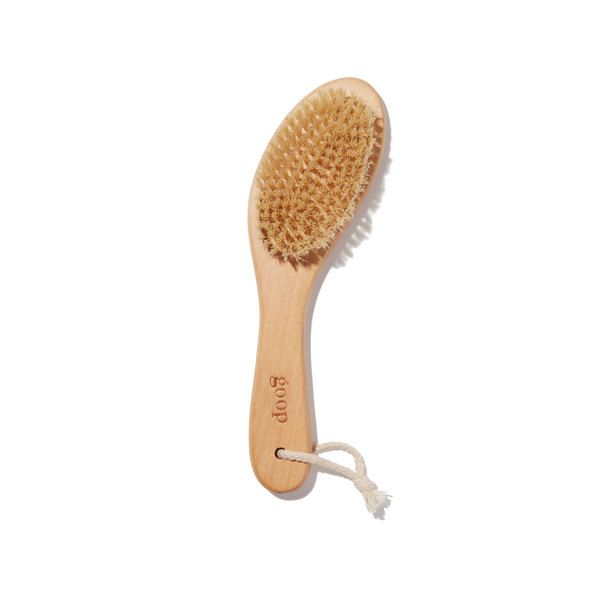 Step1：Gwyneth Paltrow護膚程序的第一步，就是先用乾梳輕掃身體部分肌膚，喚醒皮膚同時有去角質作用。G.Tox Ultimate Dry Brush US $20 