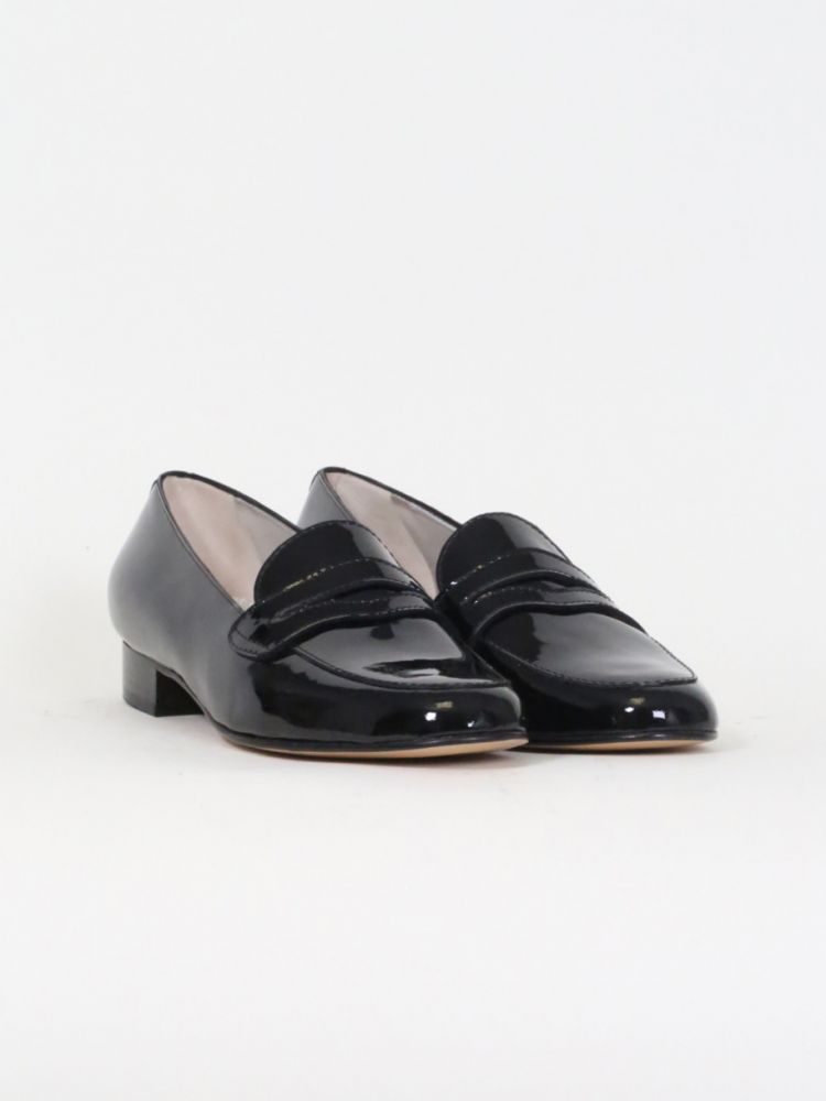 Black patent leather loafers ｜ €285