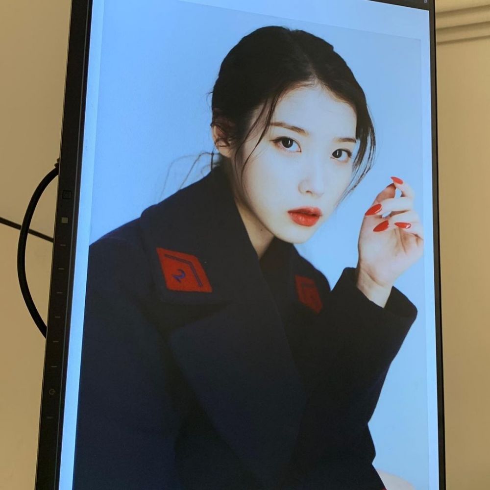 IU新劇濟州島油菜花田取景 劇照美如畫 以四季象徵人生階段蛻變 