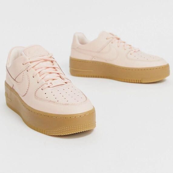 Nike pale pink gum sole air force 1 sage low trainers (原價：HK$804.13/特價：HK$482.01)