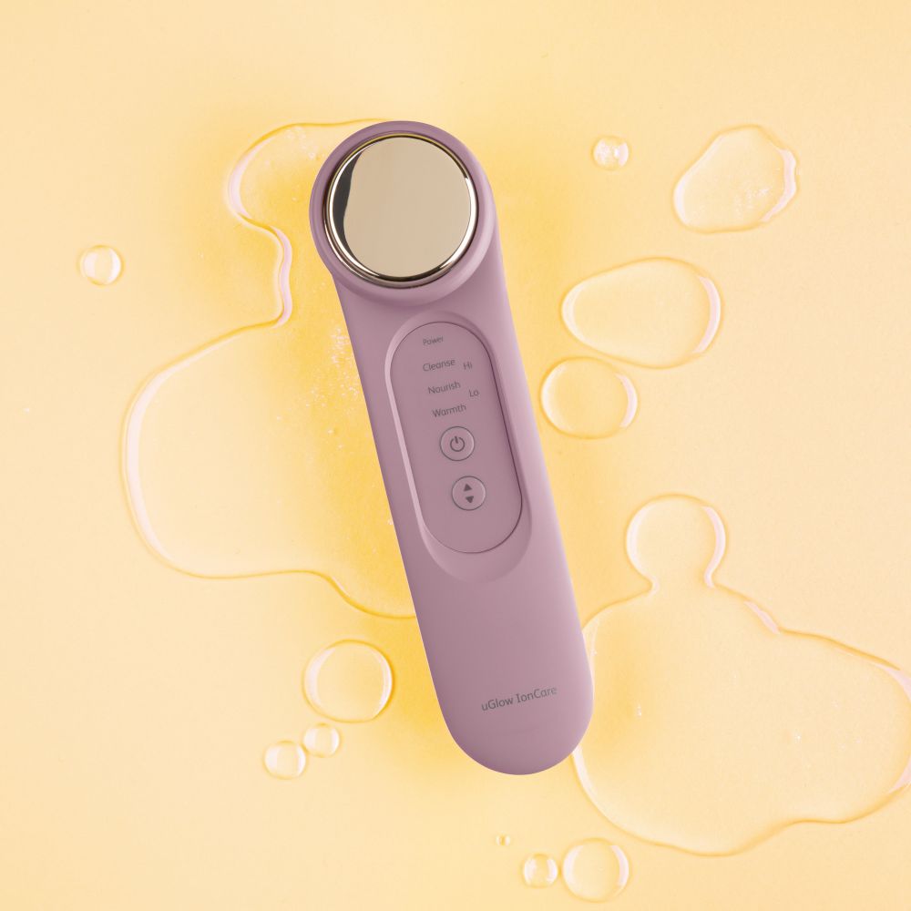 OSIM 深層淨化保濕套裝(聲波潔面器+美顏離子導入機) HK$1,480（原價HK$2,560) ｜美顏離子導入機運用電流離子科技，內置的3組自動程式：「深層潔面」、「滋潤導入」及「溫熱保濕」模式有助促進靚媽們的護膚品吸收，同時增加肌膚水分。