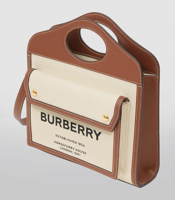 BURBERRY mini two-tone pocket bag 網購價 £890 | 香港官網價格 HK$10,300；快閃9折後，約港幣HK$ 8,642