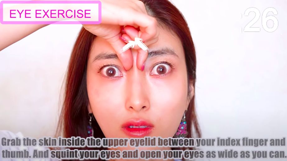 動作五：利用食指與拇指向上捏起眉頭之間的皮膚，然後眯起雙眼再盡量打開雙眼，重覆以上的動作。這個動作能夠重塑上眼皮的肌肉形狀。同樣地，當雙眼感到疲倦時，可以停下來休息。