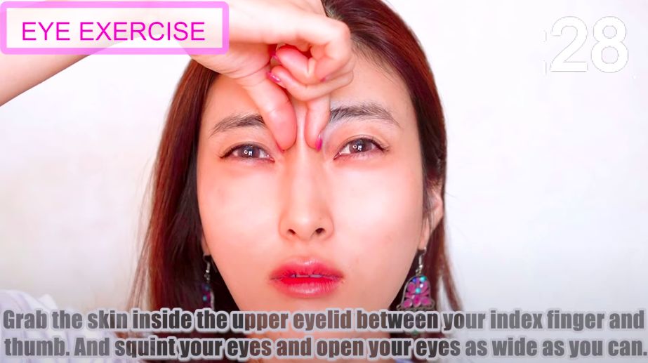 動作五：利用食指與拇指向上捏起眉頭之間的皮膚，然後眯起雙眼再盡量打開雙眼，重覆以上的動作。這個動作能夠重塑上眼皮的肌肉形狀。同樣地，當雙眼感到疲倦時，可以停下來休息。