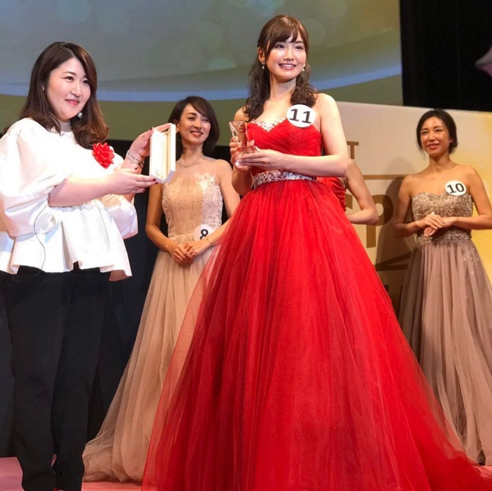 2019年12月，39歲的川端歩參加只有35歲以上才可以參加的第10屆「 日本國民美魔女選美」，並榮獲亞軍。