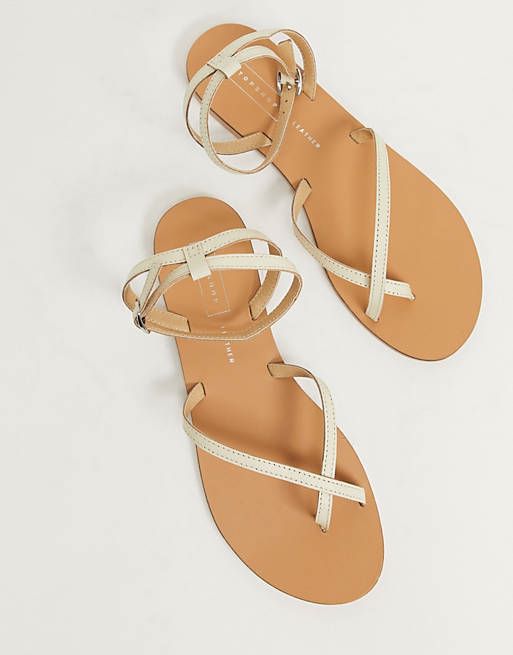 Topshop Premium leather sandal in cream (原價：HK$201.99/特價：HK$126.99)
