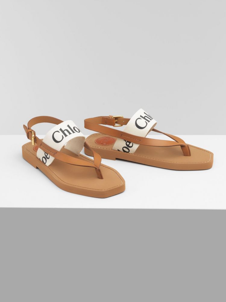 Chloé Woody flat sandal in calfskin & canvas  HK$ 3,400
