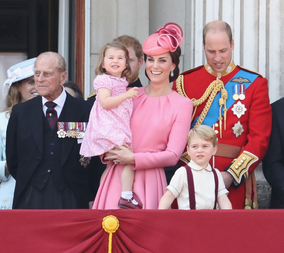 2017年7月，在Trooping the Color慶祝活動中，凱特王妃和夏洛特公主都穿著粉紅色的連身裙。