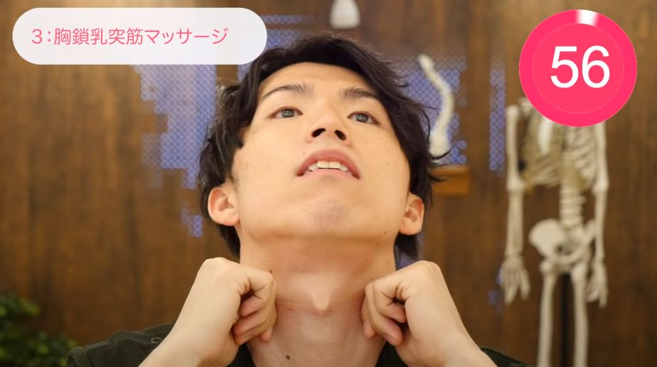 先要抬起頭, 眼睛望向上方,讓「胸鎖乳突肌」的線條更加突出。 先要抬起頭, 眼睛望向上方,讓「胸鎖乳突肌」的線條更加突出。