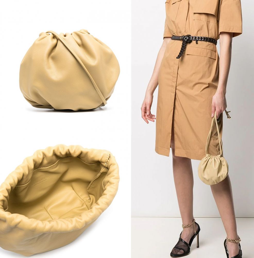 gathered-detail pouch shoulder bag：原價：HK$8,700｜現售：HK$7,830