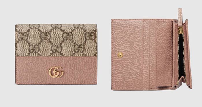 GUCCI  GUCCI GG Marmont卡片套銀包 HK$ 3,400  這款卡片套銀包以米色及烏木色的GG Supreme帆布製成，綴有粉紅色皮革細節。