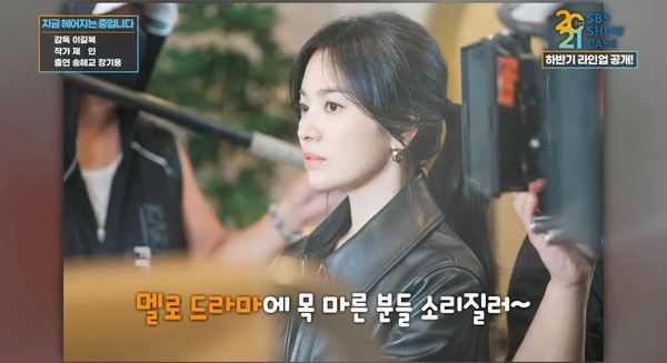 曾被韓國網民票選為童顏女神一位，甚至被圈中前後輩演員公認是零死角的「最美女演員」。