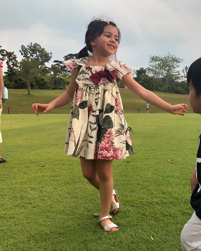 Sofia自小五官深邃、輪廓分明。 Sofia自小五官深邃、輪廓分明。