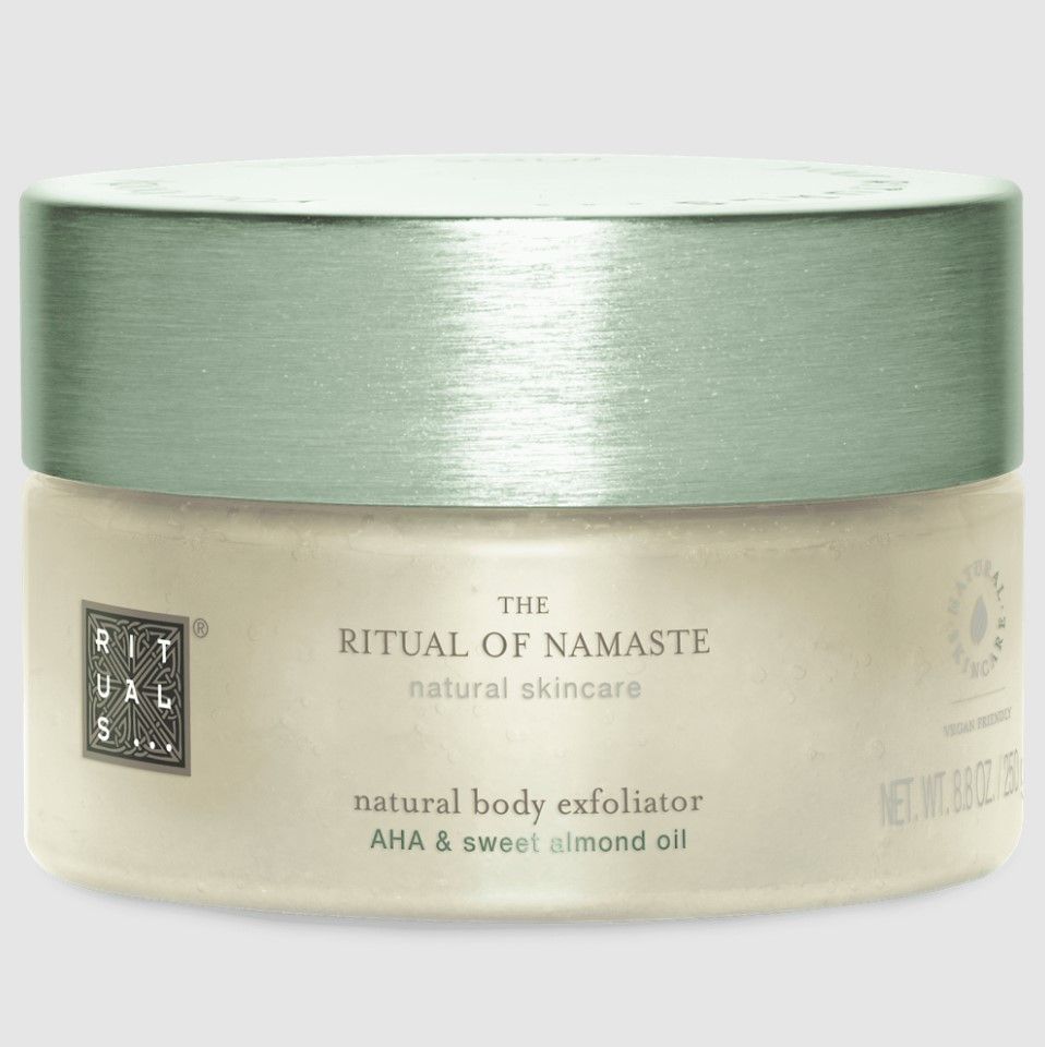 THE RITUAL OF NAMASTE Natural Body Scrub｜HK$160/250g：The Ritual of Namasté 磨砂霜採用全天然成分，有效去除死皮並刺激膠原蛋白合成，同時改善血液循環，從而促進肌膚細胞更新。