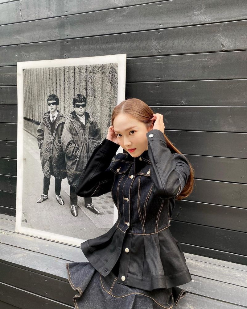 所以如果可以從頭髮中約隱約現地看到,便會不由自主地被吸引著。 所以如果可以從頭髮中約隱約現地看到,便會不由自主地被吸引著。