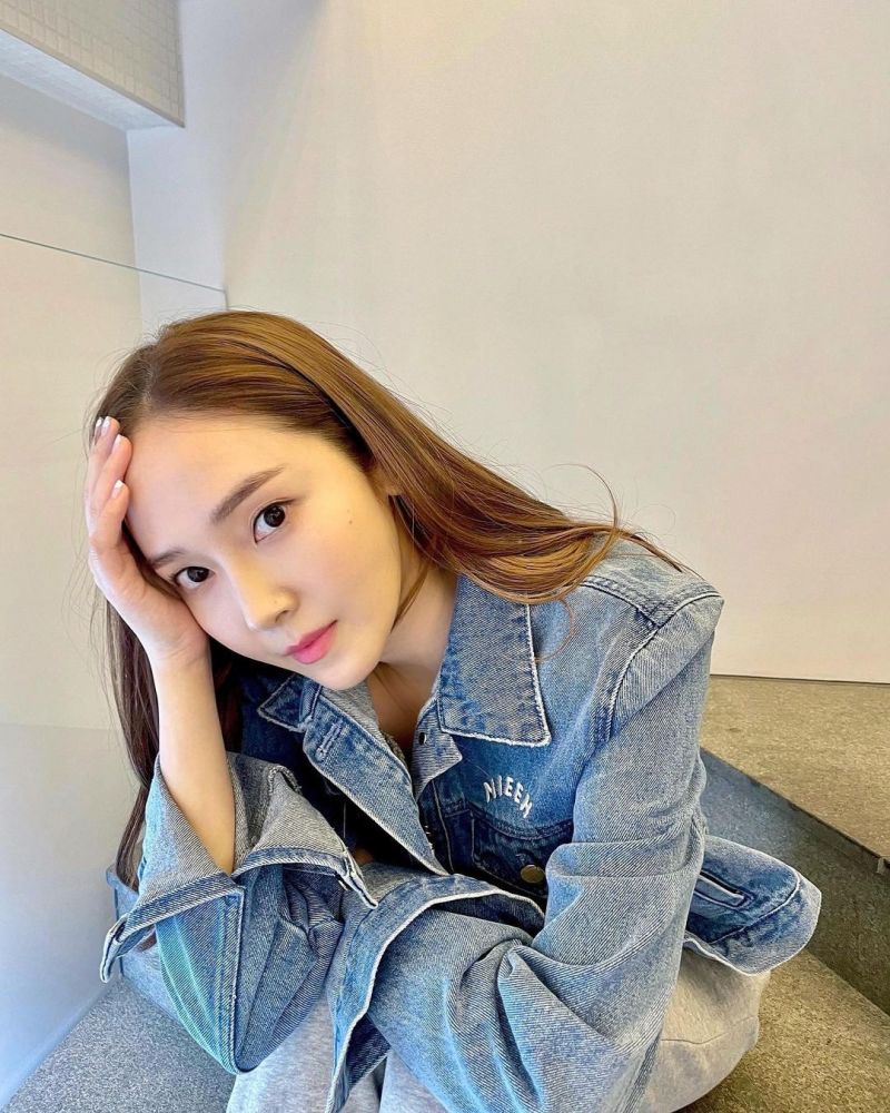 不少男生都覺得,如果看到平日舉止開朗的女生突然沉思的表情,會覺得十分迷人。 不少男生都覺得,如果看到平日舉止開朗的女生突然沉思的表情,會覺得十分迷人。