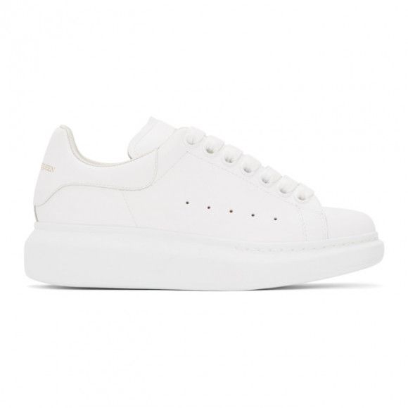ALEXANDER MCQUEEN White Oversized Sneakers 原價HK$ 3450 | 特價HK$ 2656 | 香港官網參考價 HK$ 4600