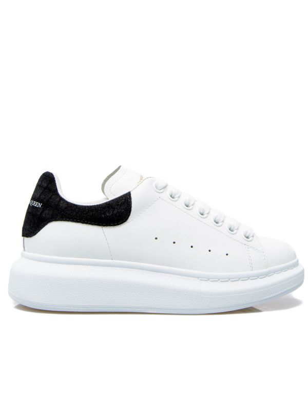 ALEXANDER MCQUEEN White & Black Oversized Sneakers 網購價HK$ 3770 | 香港官網售價 HK$ 4600