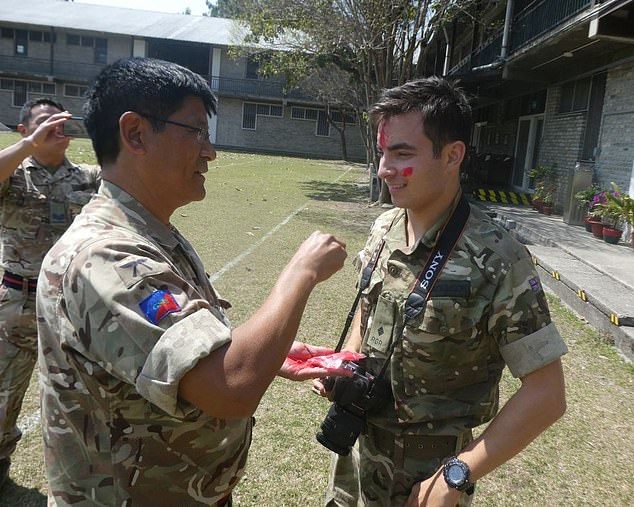 他現在27歲，曾加入英國軍隊的Gurkha，在泥泊爾接受為期3個月的訓練。