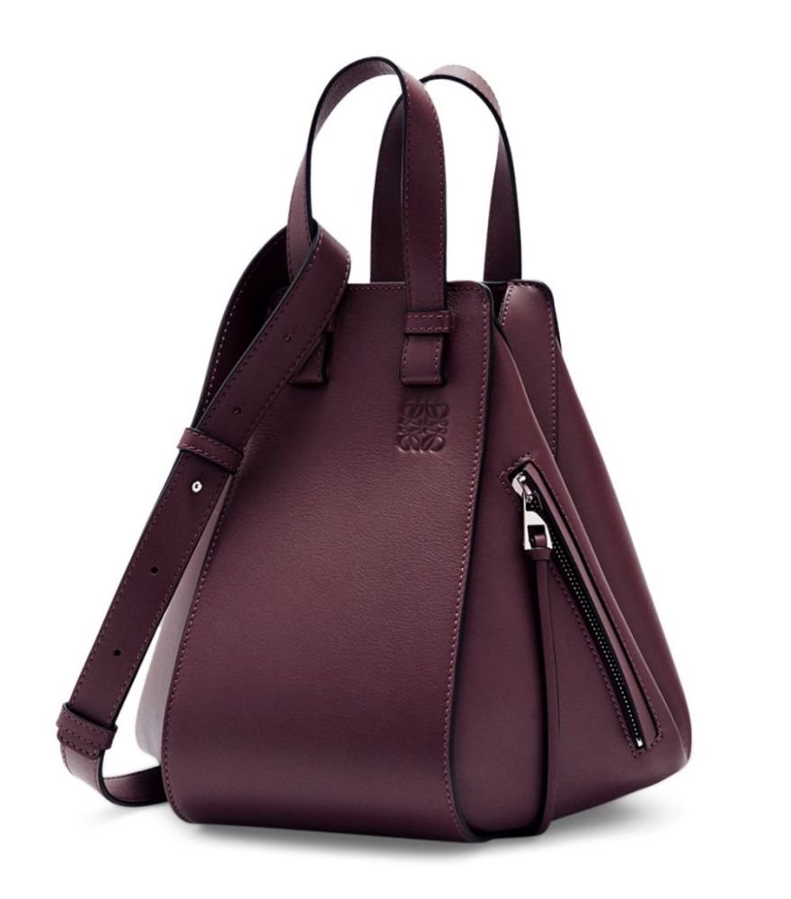 LOEWE Small Leather Hammock Bag網購價HK$17,175 | 香港官網售價：HK$21,150【81折】