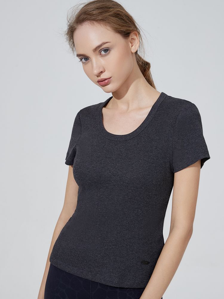 TITIKA Active Couture Paige Fitted Tee  原價 $390 | 特價 $156（60% OFF）