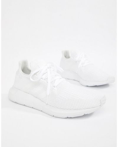 adidas Originals swift run in white 原價：HK$597.88/特價：HK$179.36