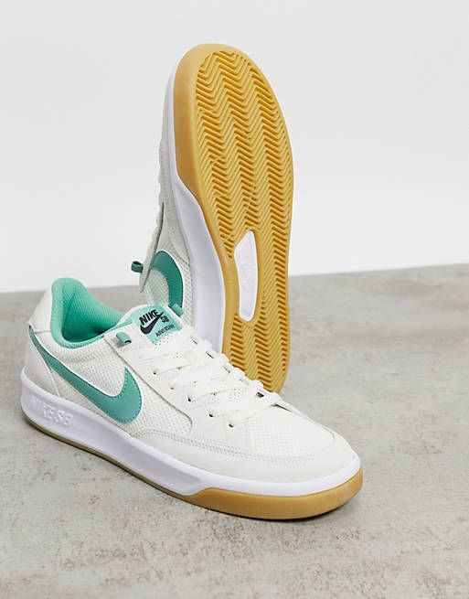 Nike SB Adversary trainers in cream and blue 原價：HK$898.94/特價：HK$444.44