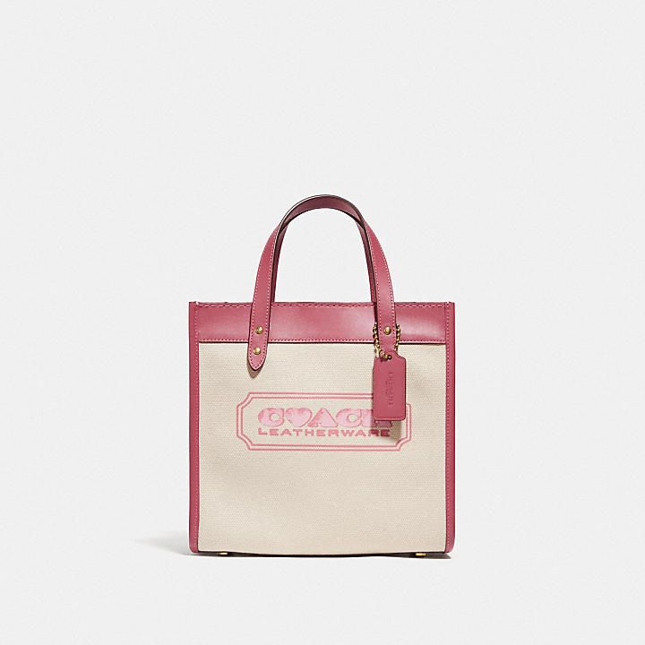 FIELD TOTE 22 WITH HEART COACH BADGE｜ HKD 3,500