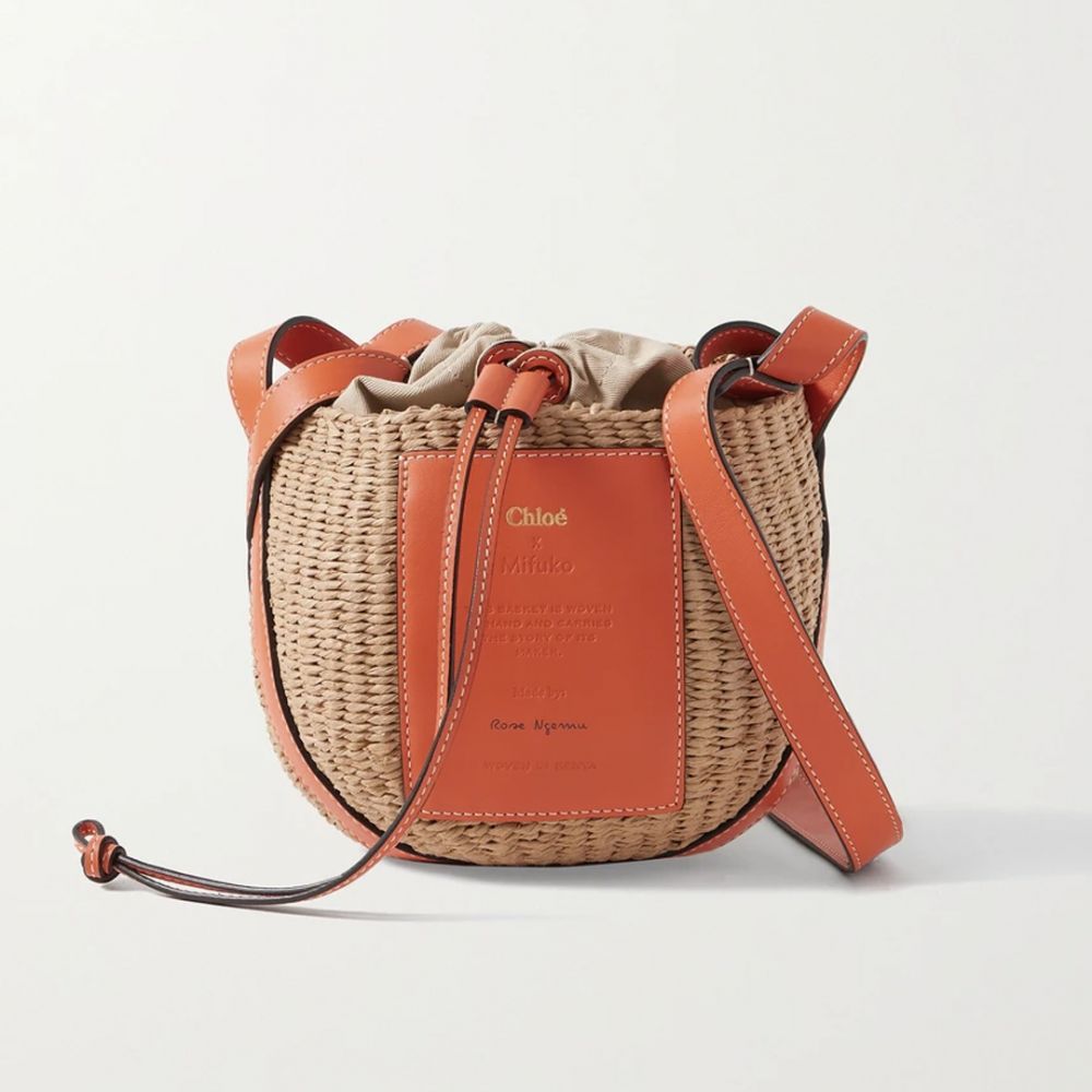 Leather-trimmed raffia bucket bag #Orange 香港專櫃售價$ HK$ 6,100｜退稅價£475 (約港幣$5,028)