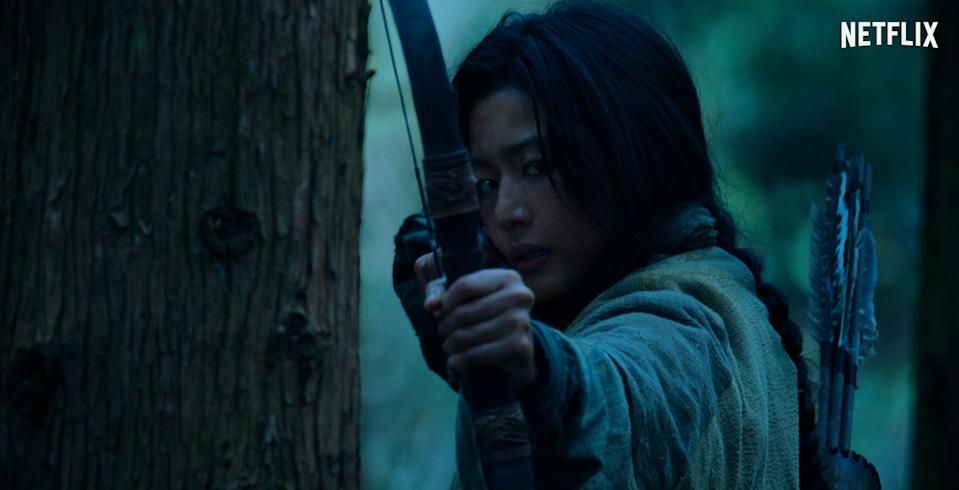金編劇表示，全智賢在電影《暗殺》裡既黑暗又充滿痛苦的形象，與一心想要復仇的雅信非常貼近。