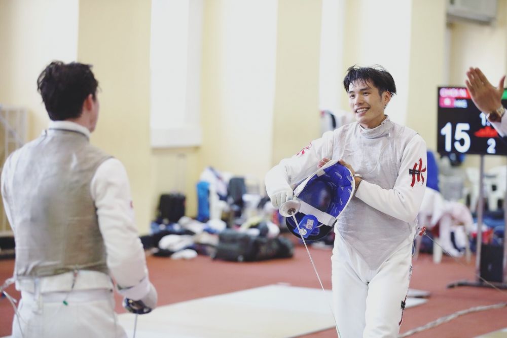 雖然在倫敦奧運排名100以外，未能獲取奧運參賽資格，但於2014年張小倫代表香港參加南韓仁川舉行的亞運會擊劍比賽，與隊友合作贏得男子鈍劍團體賽銅牌。
