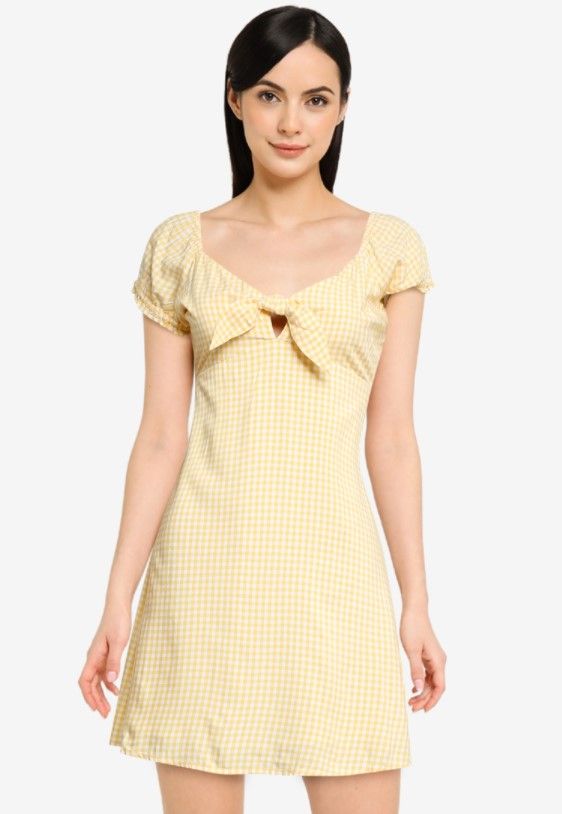 短袖梭織連身裙  原價：HK$450｜現售：HK$348.8    購物滿HK$499，輸入優惠碼【SAVEMORE40】，可享額外6折優惠。 