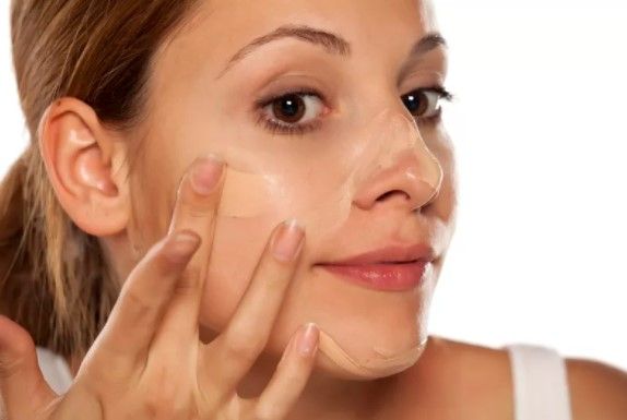 5. 避免化妝：曬傷後盡量不要化妝，如果想調正肌膚顏色的話，可以使用隔離產品。而且亦要避免使用卸妝水/卸妝濕紙巾，因為在磨擦的時候會對肌膚造成傷害。