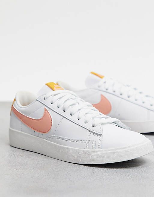 Nike Blazer Low in white and pink 原價：HK$497.35│特價：HK$149.21